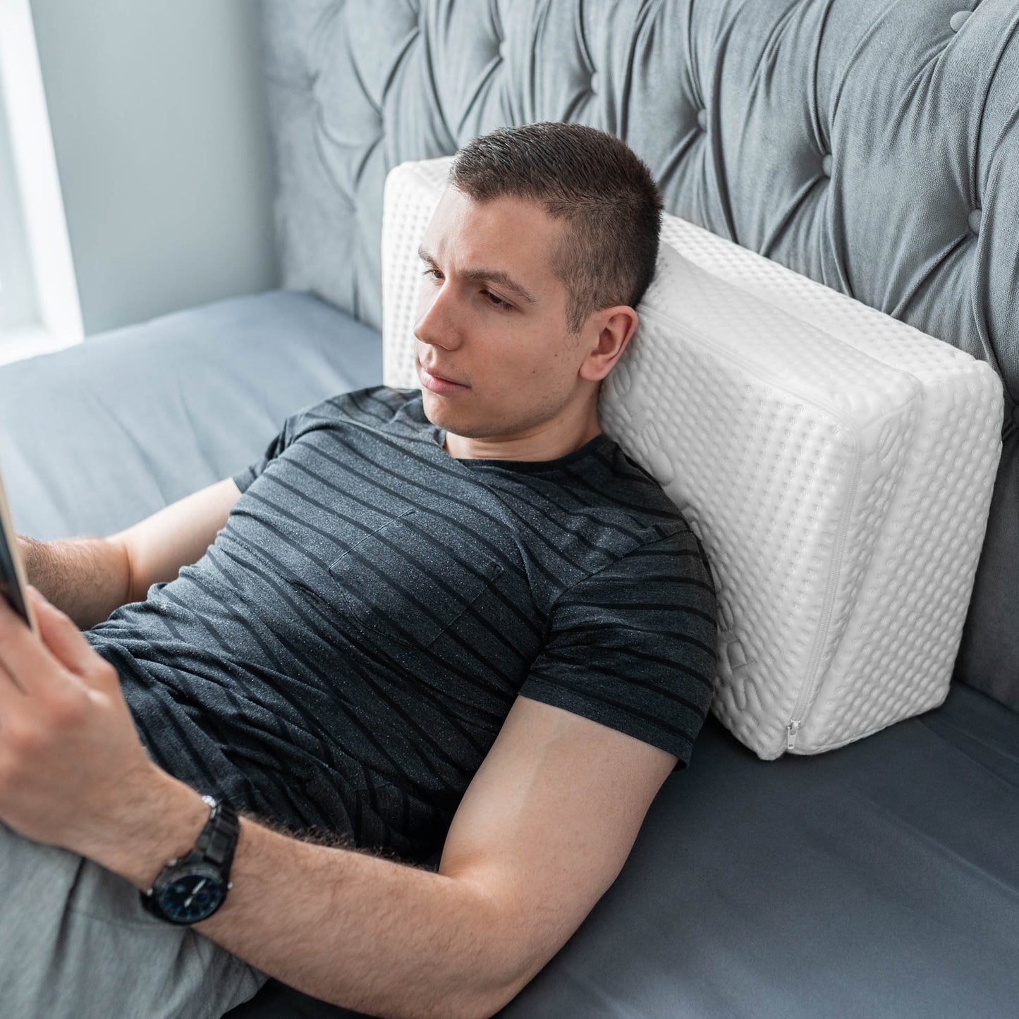 Keilkissen für Bett und Sofa – Lesekissen und Schaumstoff Rückenkissen Ideal zur Verwendung als Matratzenkeil Reflux kopfteil Kissen oder Bettkeil für Erwachsene