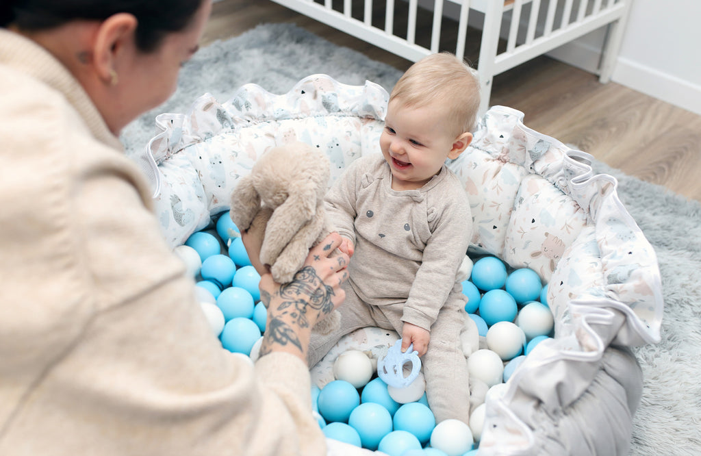 Großer Krabbelteppich aus Velvet für Baby 130 cm - Babynest, trockener Pool, Spieldecke mit Kordelzug, Eulen - Totsy Baby