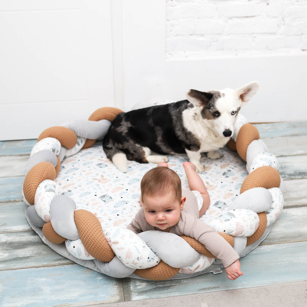 Bodenkissen Kinder mit Zierkissen Rand 100 cm - Spielmatte Kuschelecke Matratze rund Krabbelmatte faltbar für Baby gepolstert Eule – Grau - Totsy Baby