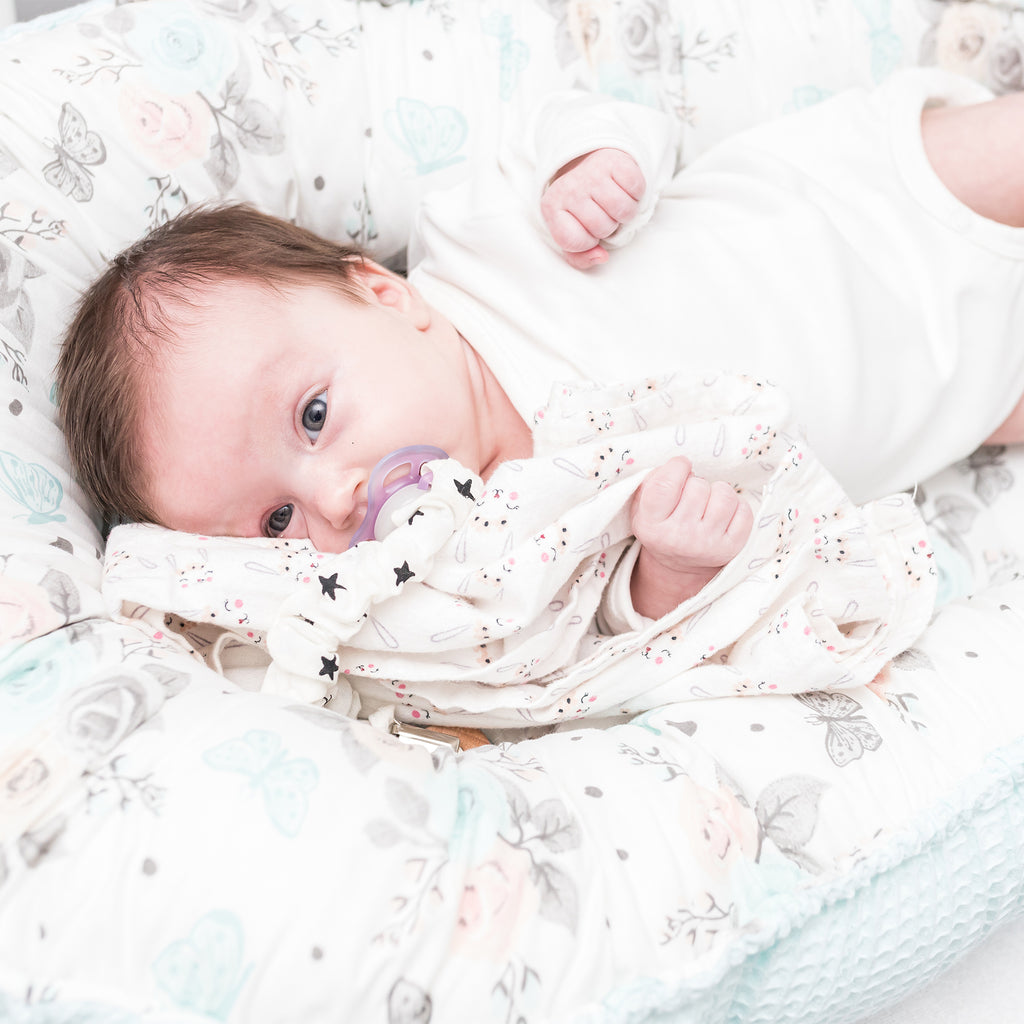 Babynest Neugeborene Nestchen Baby - Kokon Handmade zweiseitig aus Baumwolle Babynestchen Mint Waffel mit Schmetterling - Totsy Baby