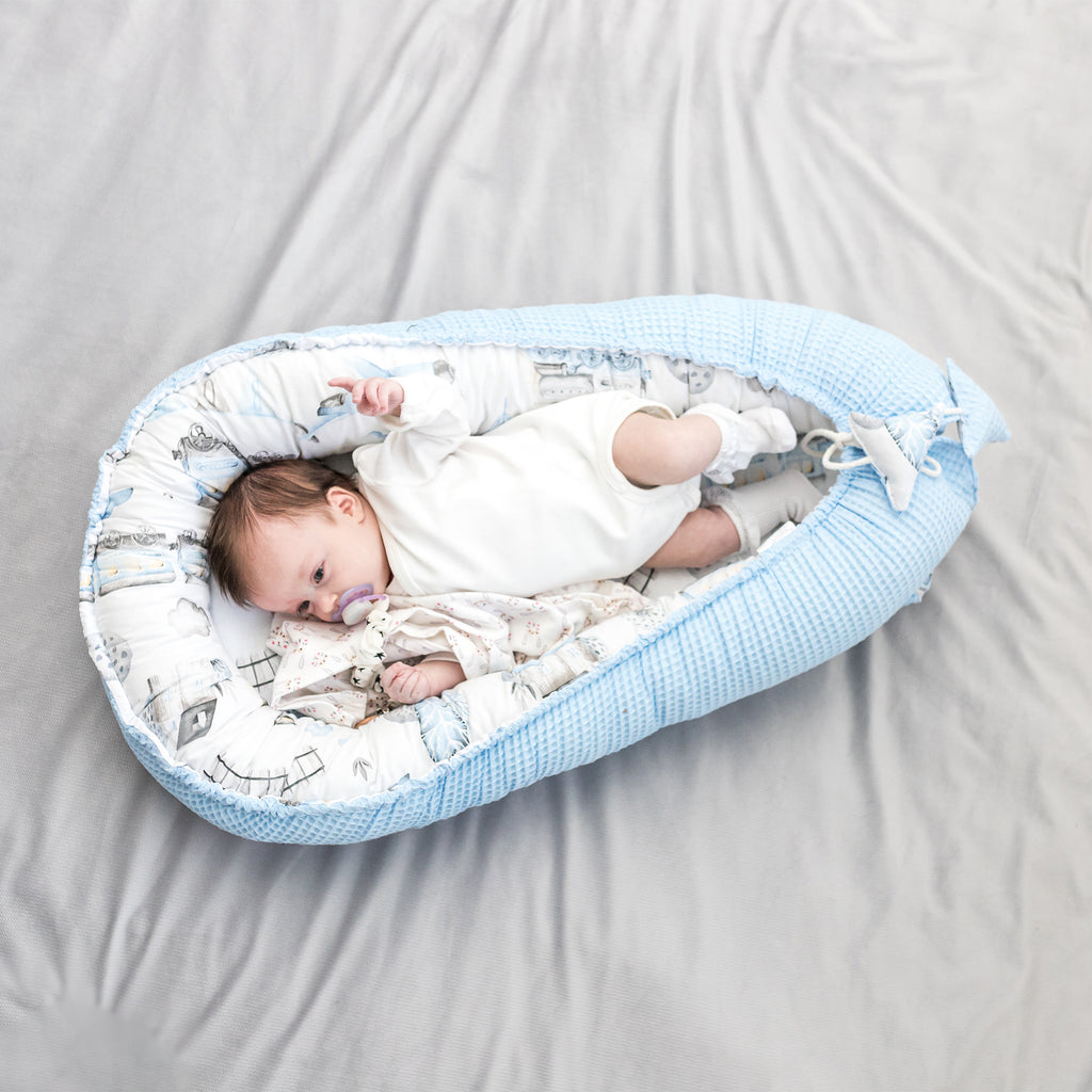 Babynest Neugeborene Nestchen Baby - Kokon Handmade zweiseitig aus Baumwolle Babynestchen Hellblau Waffel mit Zug - Totsy Baby