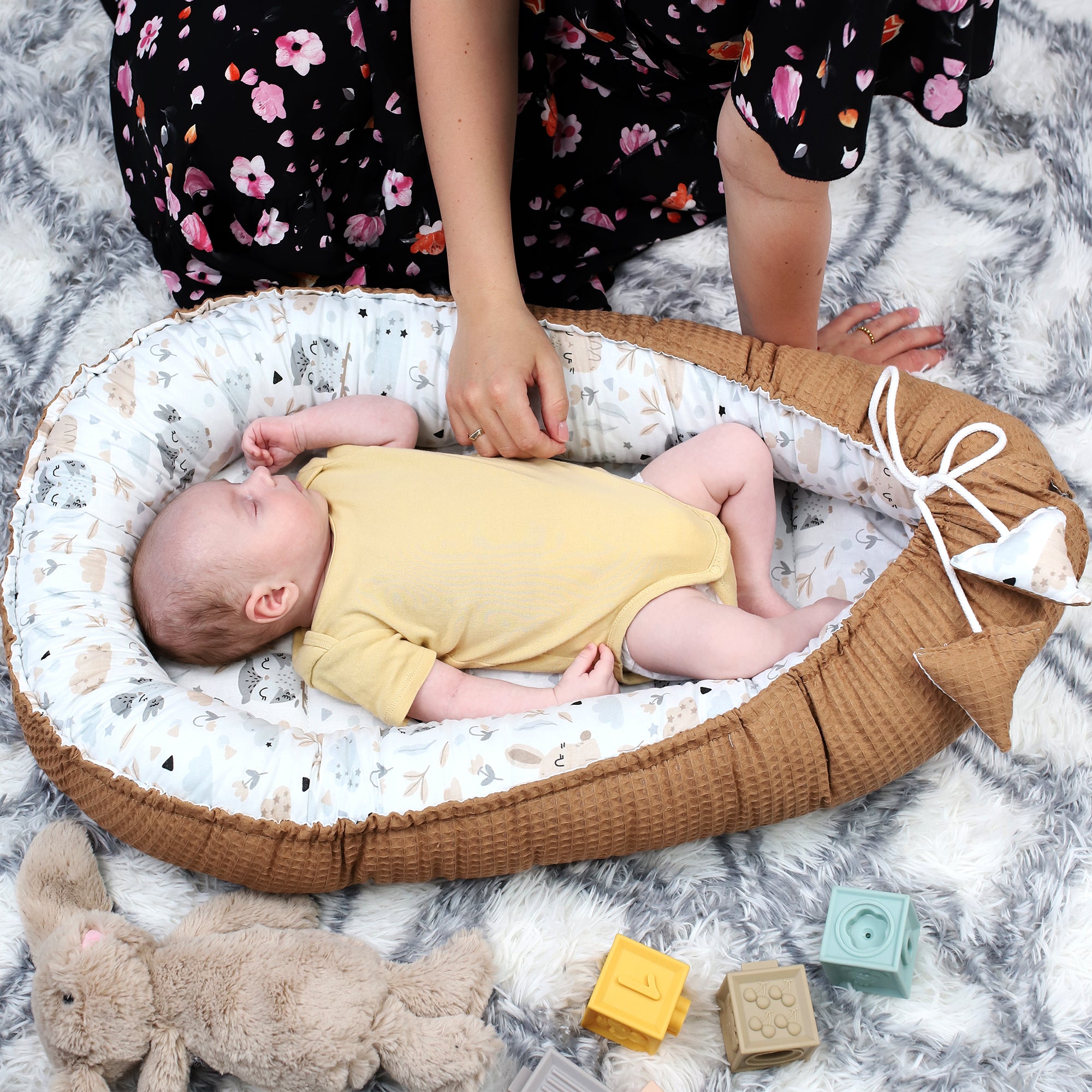 Babynest Neugeborene Nestchen Baby - Kokon Handmade zweiseitig aus  Baumwolle Grau-Weiss – Totsy Baby