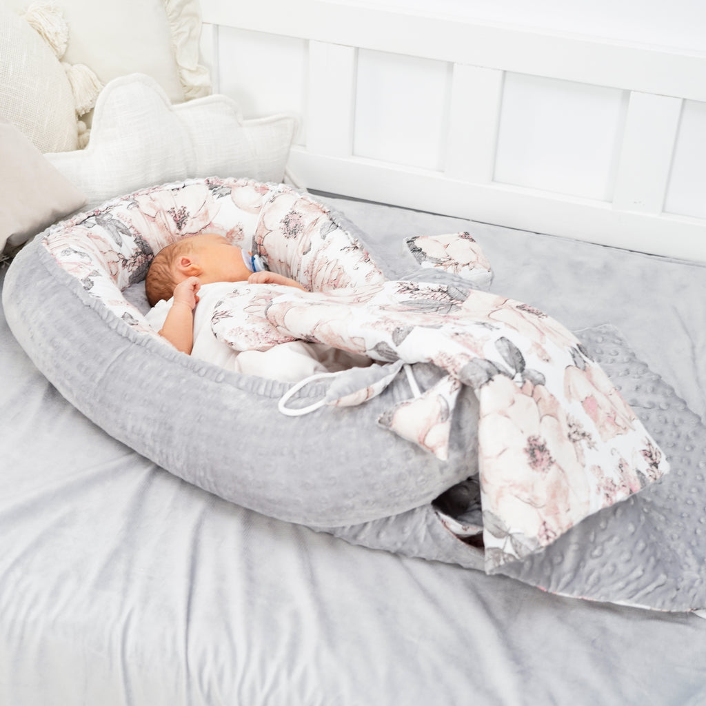 Babynestchen Set Neugeborene 90x50 cm Minky - Kuschelnest Baby Nestchen 5-teilig Kokon mit Sinneswürfel Wilde Rose - Totsy Baby