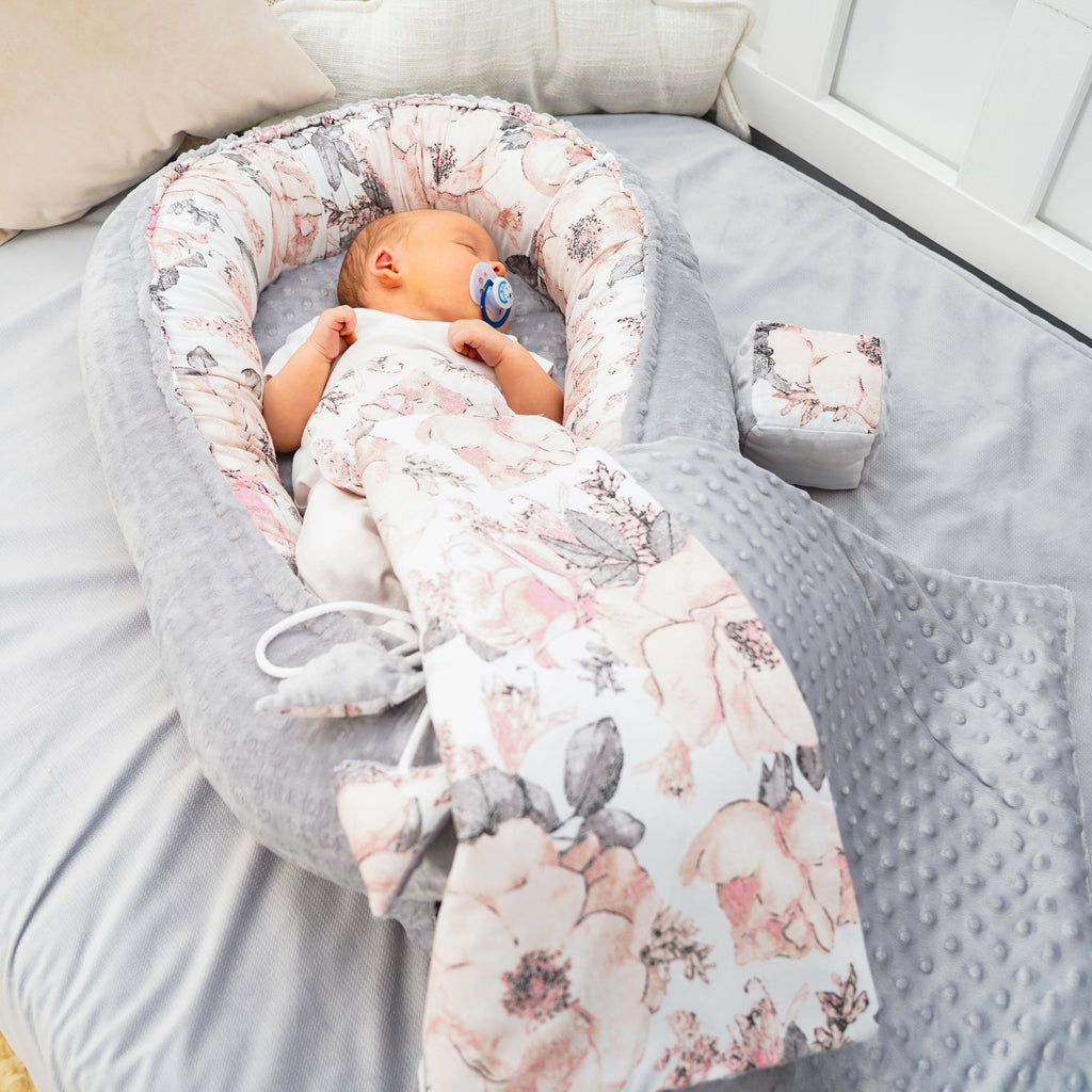 Babynestchen Set Neugeborene 90x50 cm Minky - Kuschelnest Baby Nestchen 5-teilig Kokon mit Sinneswürfel Wilde Rose - Totsy Baby