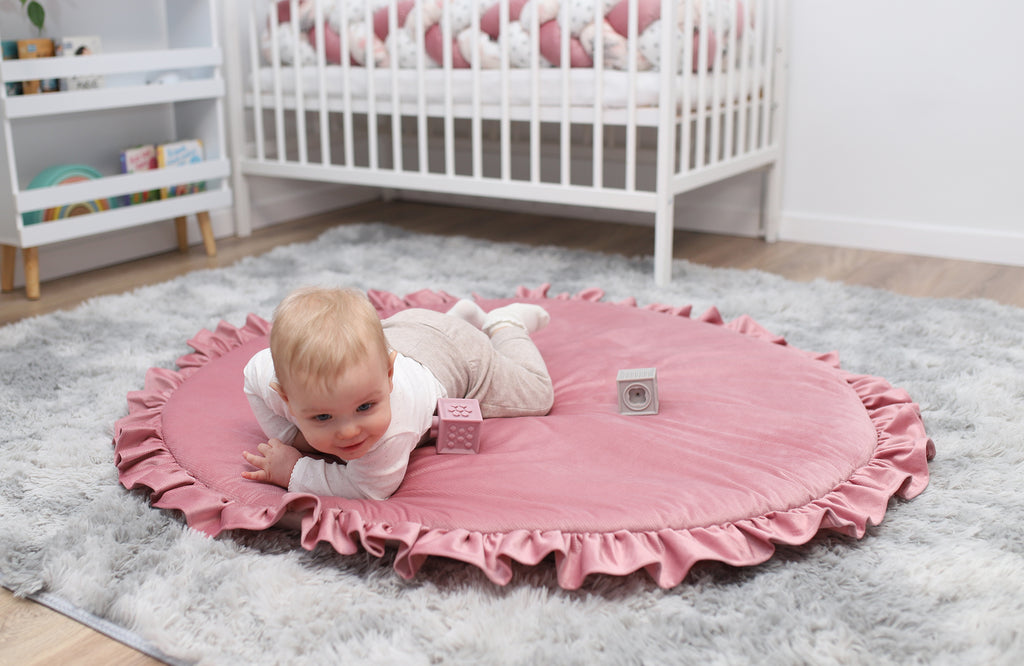 Spieldecke baby Bodenkissen mit Rüschen - Kinder Krabbeldecke rund mit Volant 100 cm Kuschelecke Kinderzimmer Boden Kissen Velvet Schmutziges Rosa - Totsy Baby